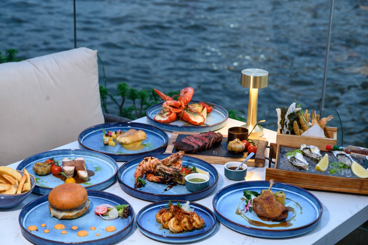 Ruen Petch Suki - Ratchaphruek Road DIY Siam Yacht Club Set